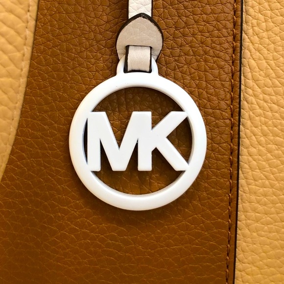 💥Moving to @the_bag_guy💥Michael Kors - Gemma Large Colorblock Tote - Picture 5 of 16